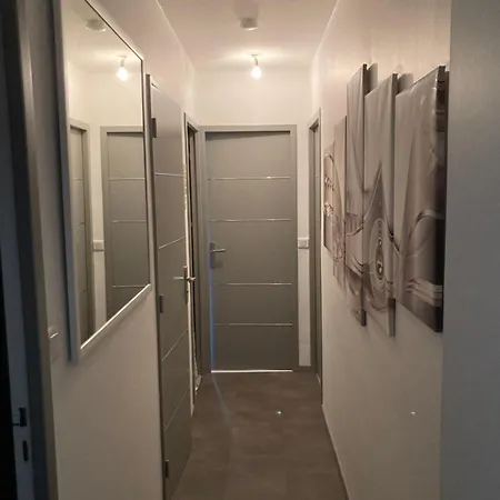 Deux Dans De 96m2 *